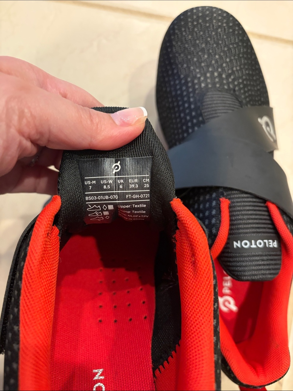 Peloton Black Athletic cycling shoes with Red Interior - Picture 4 of 4